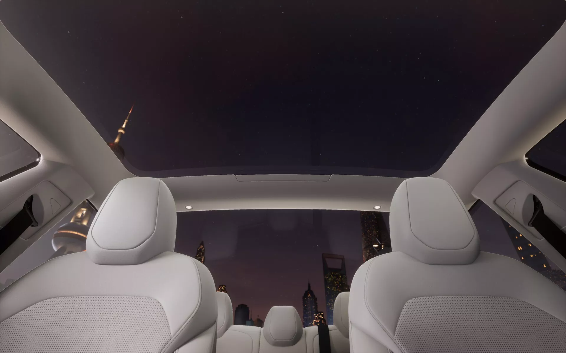 Interiörvy från baksätet av Tesla Model 3 facelift 2023 på natten, som visar den lyxiga läderklädseln och det expansiva panoramatakfönstret med utsikt över stadssiluetter