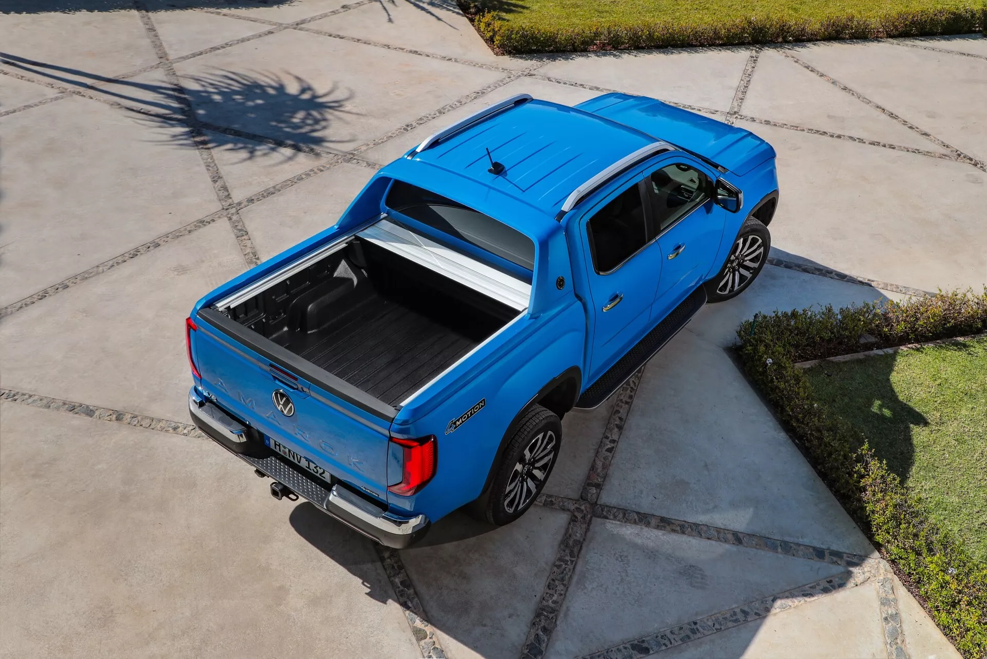 Volkswagen Amarok 2a Generationen 2023 - Snygg design av pickup med moderna strålkastare, robust grill och avancerade terrängegenskaper.
