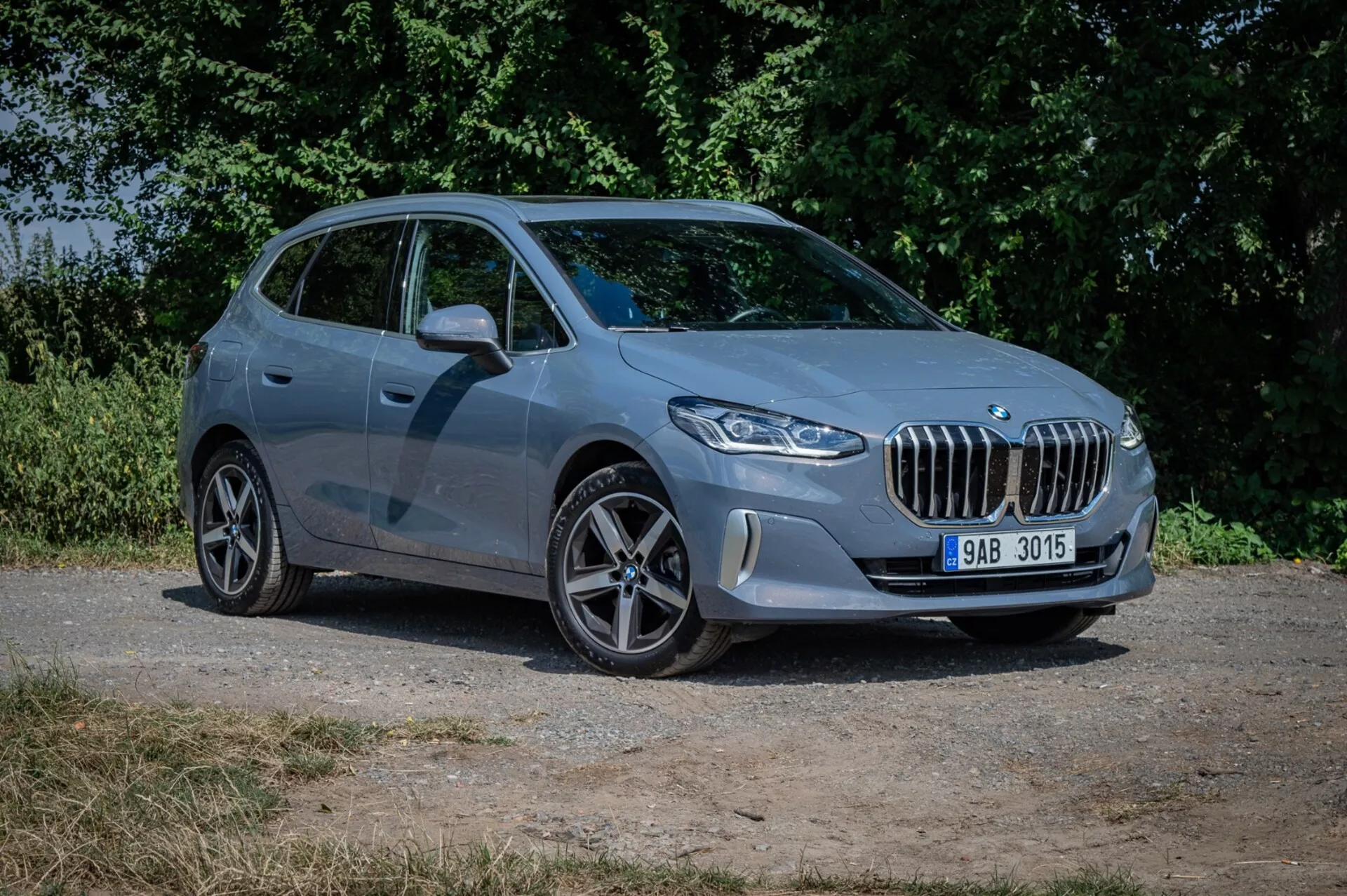 BMW 2-serie Active Gran Tourer 2022 som visar upp sin snygga design, moderna interiör och avancerade tekniska funktioner