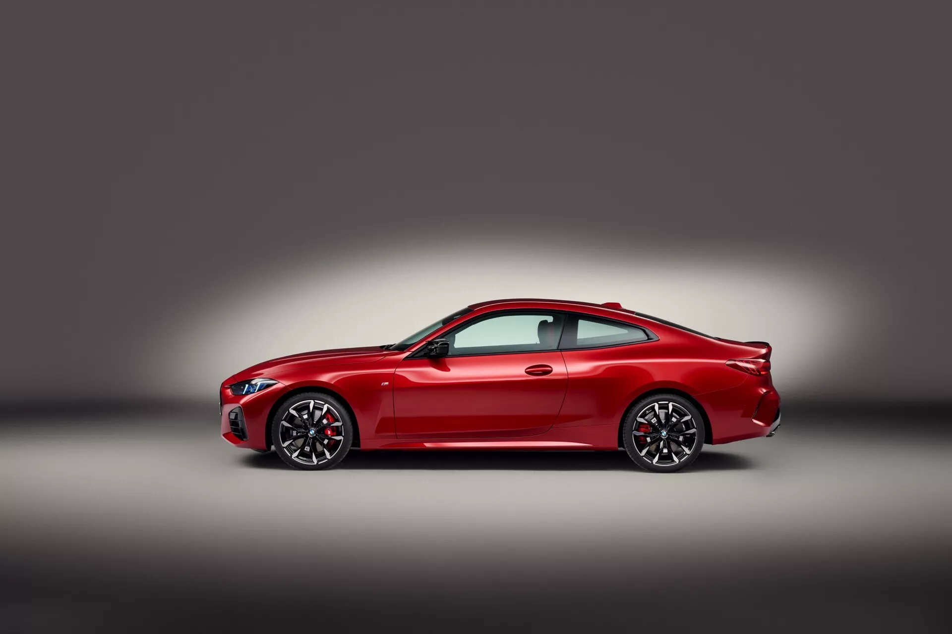 2024 BMW 4-serien (G22-G23-G26-G82-G83 Facelift) visar uppdaterad exteriör design och nya funktioner