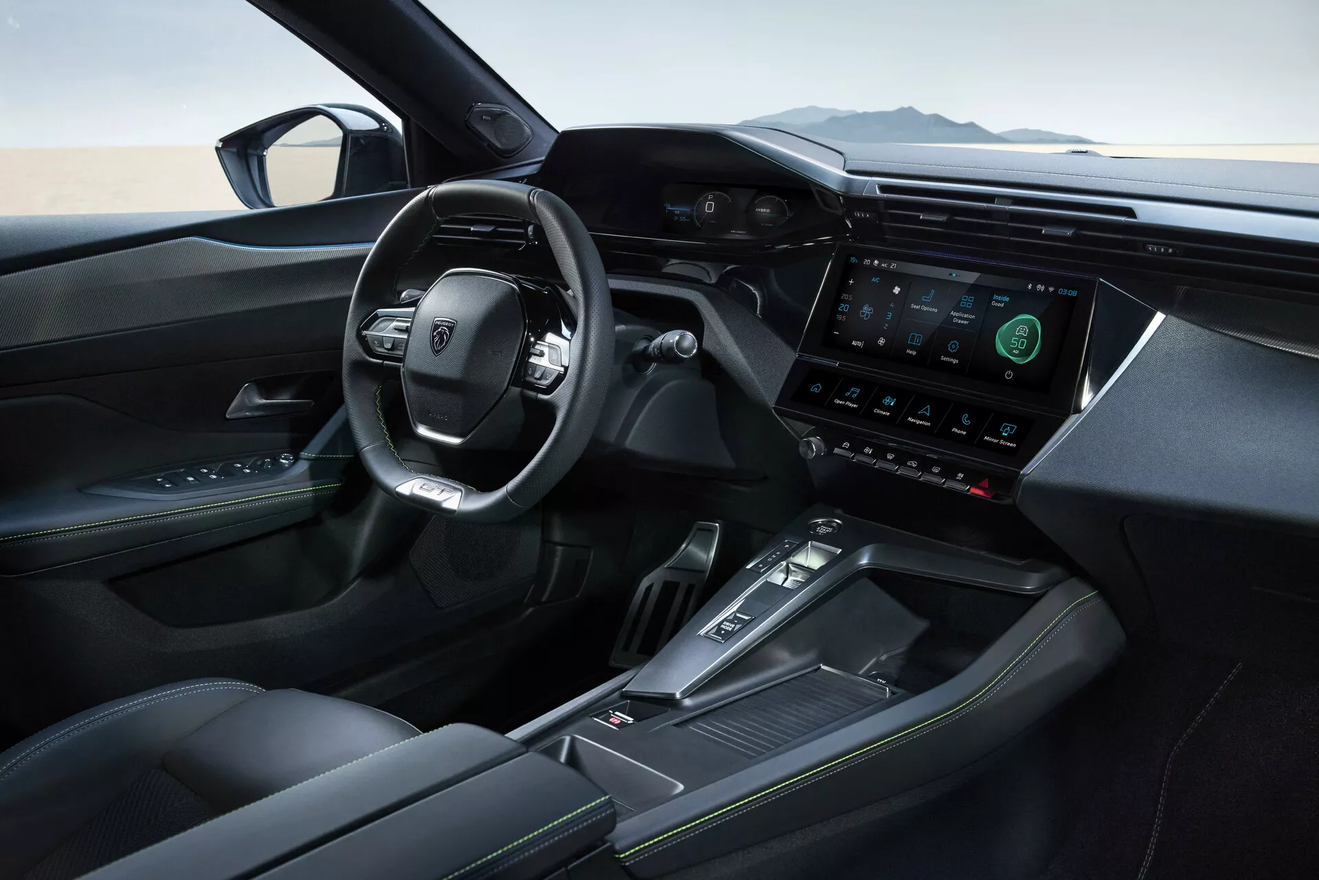 Interiörvy av Peugeot 408 2023 som fokuserar på den lyxiga främre kabinen med en digital instrumentbräda, multifunktionsratt, elegant mittkonsol med e-shift, bekväma lädersäten och avancerade förarassistanssystem.