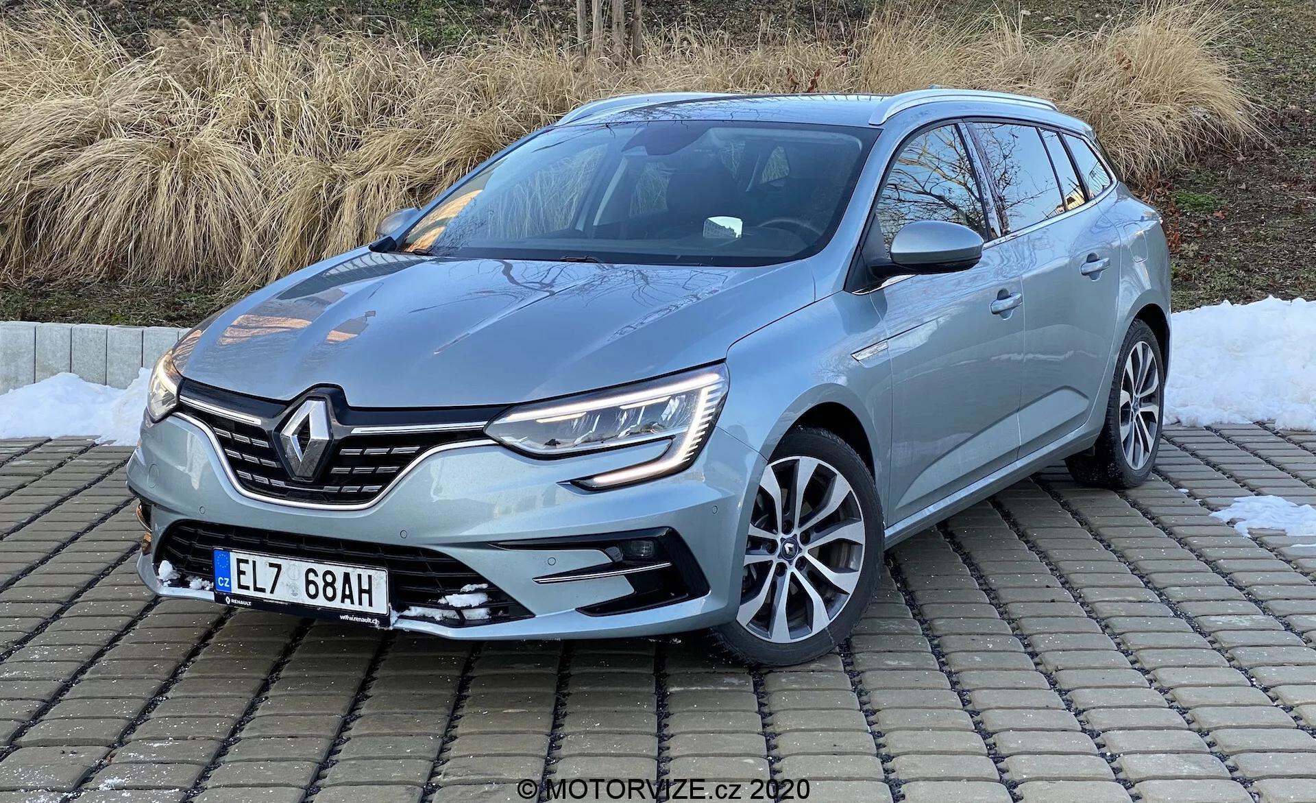 Renault Megane E-Tech 2022, en elegant elektrisk halvkombi med avancerad teknik, aerodynamisk design, rymlig interiör och toppmoderna säkerhetsfunktioner